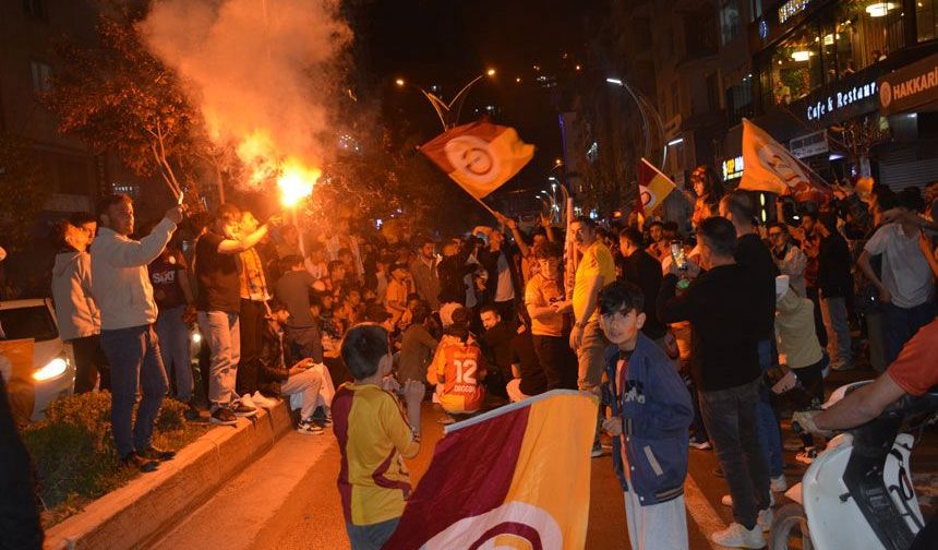 Galatasaray’ın 25. Şampiyonluğu Hakkari’de Binlerce Taraftarla Kutlandı