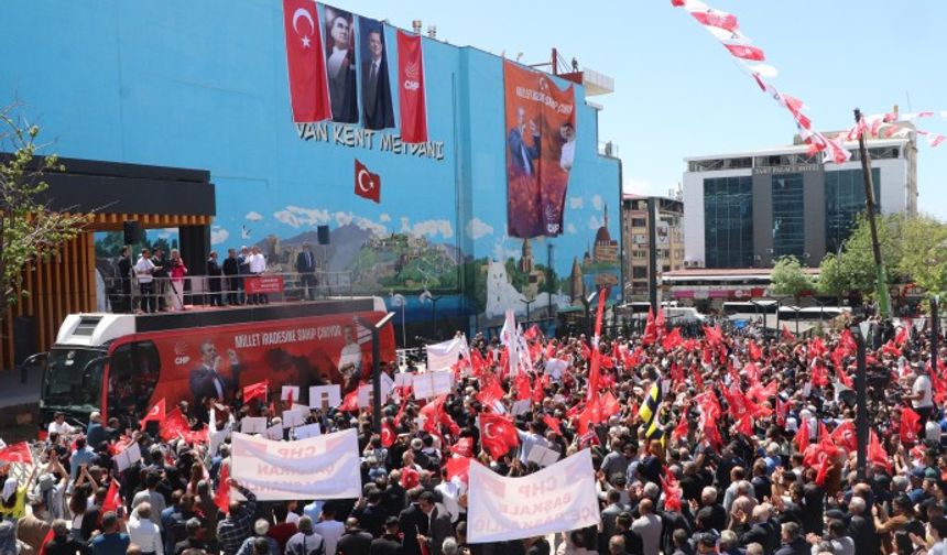 Özgür Özel Van'da konuştu!
