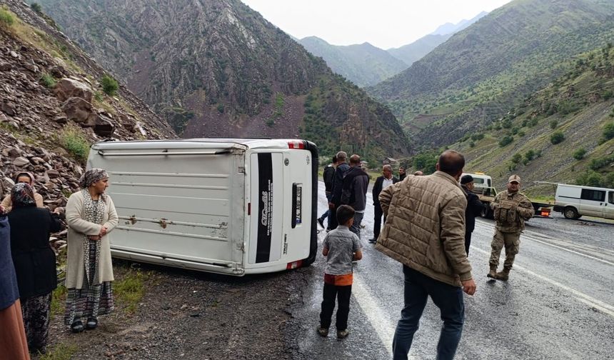 Hakkari-Çukurca yolunda trafik Kazası!
