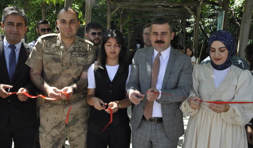 Çukurca’da resim sergisi düzenlendi