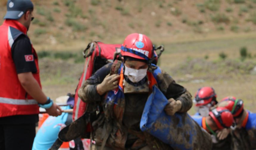 Hakkari UMKE ekibinden tatbikat