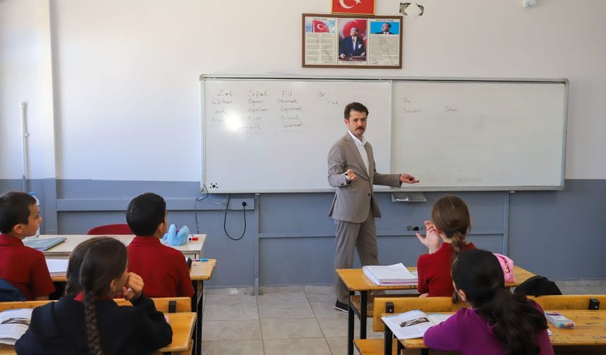 Kaymakam Cebeci Okulları ziyaret etti