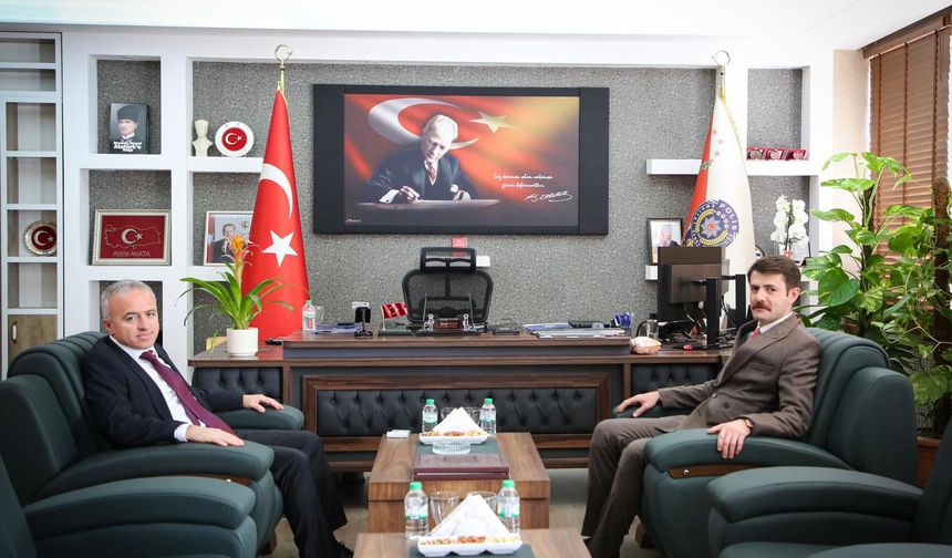 Kaymakam Cebeci’de müdür Ayata’ya hayırlı olsun ziyareti