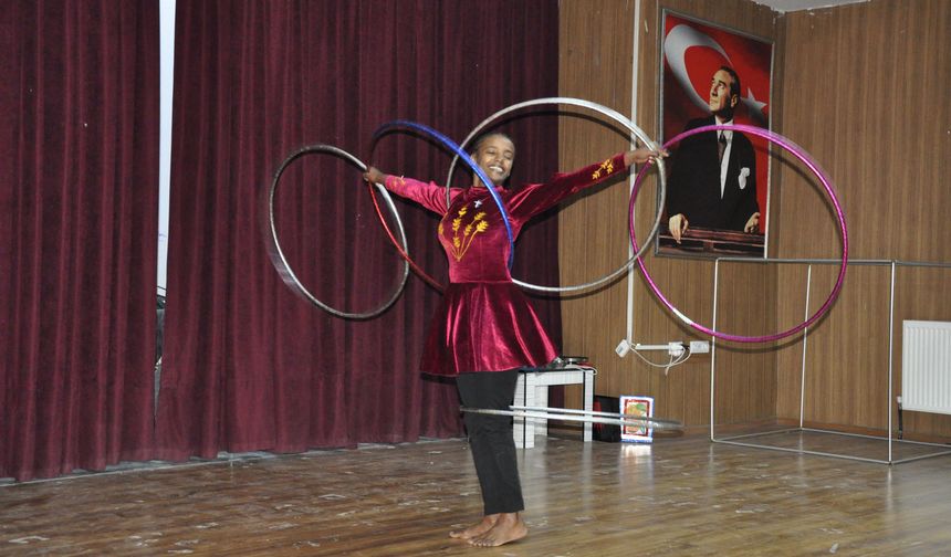 Maksimum aile sirki Çukurca’da yoğun ilgi gördü