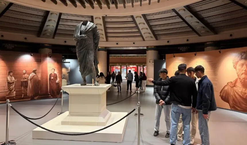 Hakkari’de Başarılı Öğrencilere Ankara Kültür Gezisi