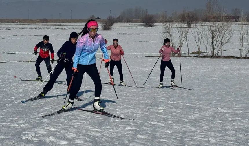Yüksekovalı Kayakçılar  Türkiye Eleme Yarışmalarına Hazırlanıyor
