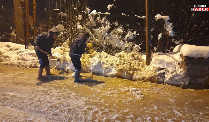 Hakkari Belediyesi ekipleri gece mesaisinde