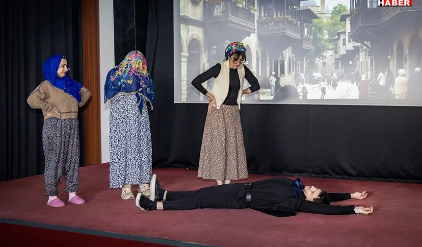 Hakkari Üniversitesi’nde tiyatro etkinliğine yoğun ilgi