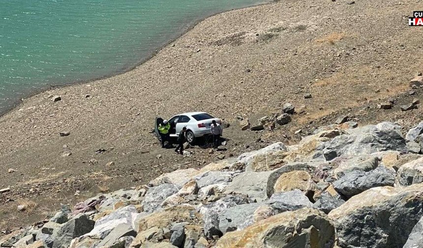 Hakkari Karayolunda Kaza: Araç Şarampole Uçtu