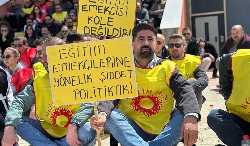 Yüksekova’da Eğitimciler Ayakta: Şiddete Karşı İnsan Zinciri Kuruldu