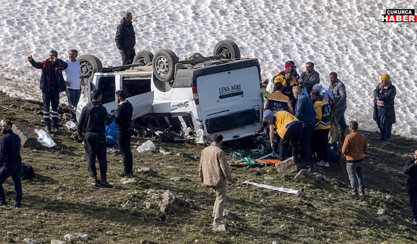 Hakkari'de Pancara gidenler kaza yaptı: 1 ölü 8 Yaralı