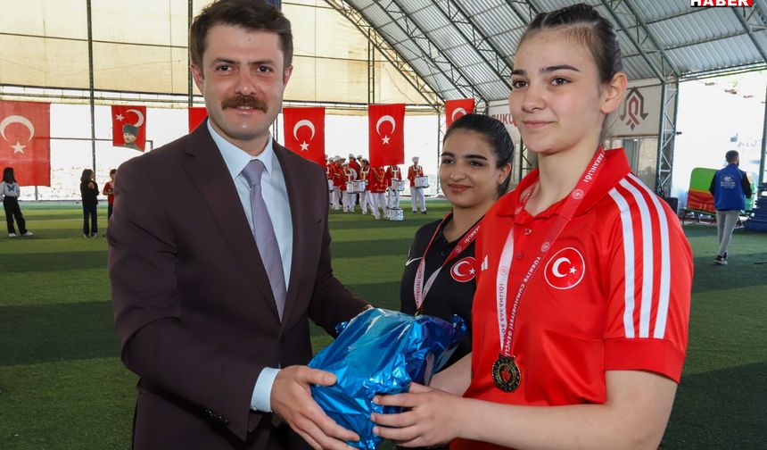 Çukurca’da 19 Mayıs Coşkusu Kortejle Kutlandı