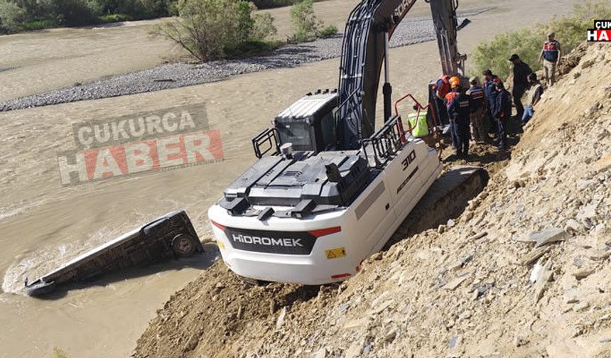 Hakkari’de Minibüs Zap Suyu’na Uçtu